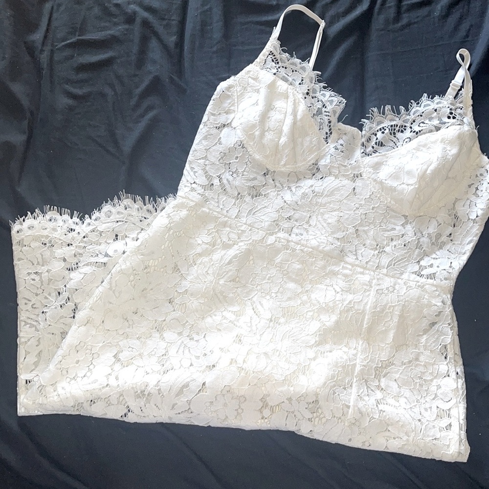 Lace body-con dress